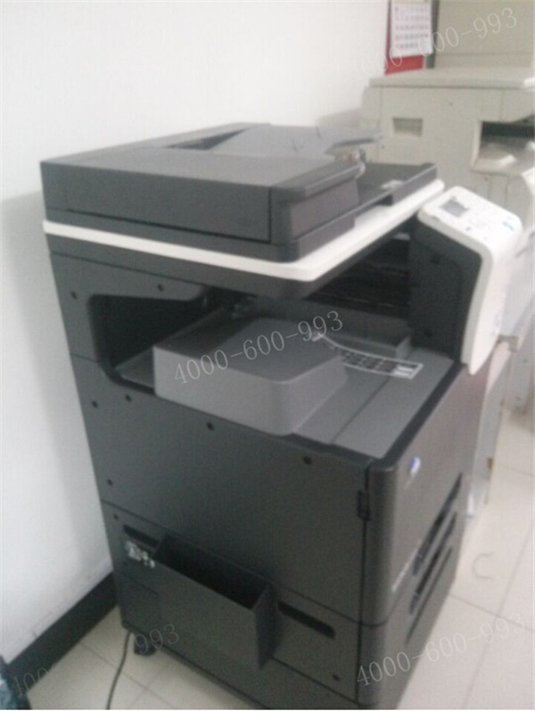 科頤辦公給圖文店安裝的柯尼卡美能達(dá)彩色復(fù)印機(jī)C221