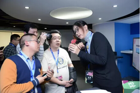 媒體嘉賓現(xiàn)場(chǎng)體驗(yàn)柯尼卡美能達(dá)“云時(shí)代文印”解決方案-科頤辦公