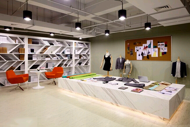 某服裝公司辦公環(huán)境 某服裝公司辦公環(huán)境