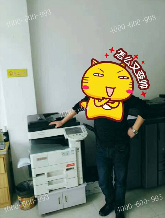 復(fù)印機與模特的照片-科頤辦公