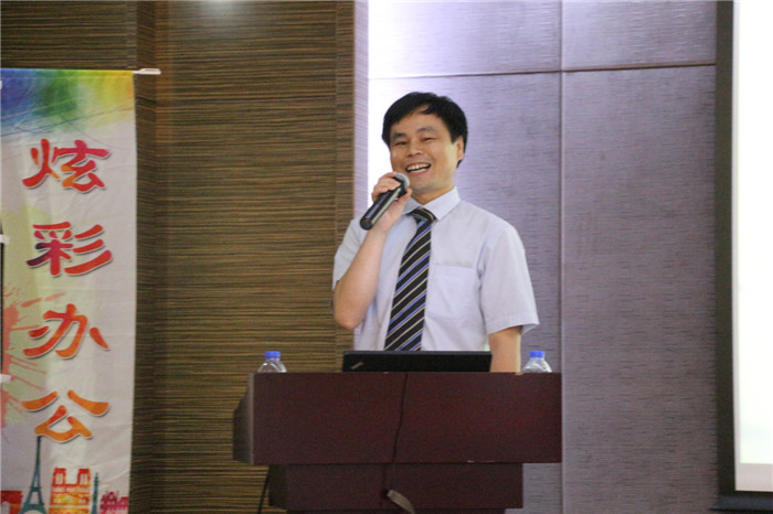 辦公解決方案全國巡回體驗會-廣州站，震旦集團華南區經理江超為大家現場介紹震旦品牌-科頤辦公分享